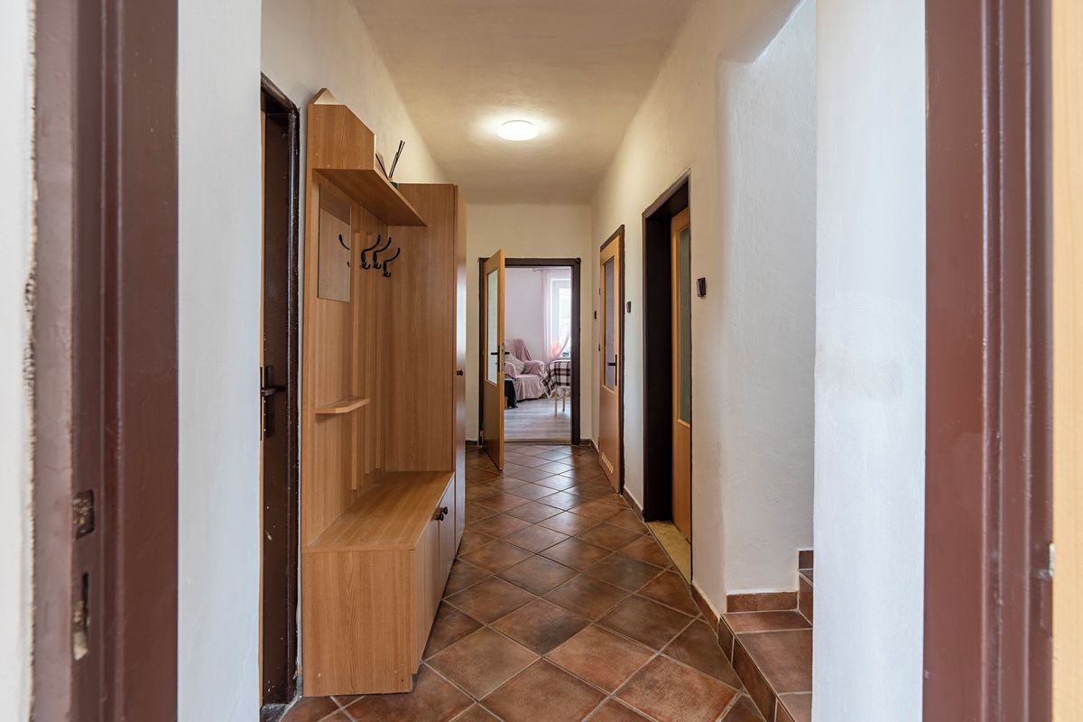 Prodej rodinného domu 305 m², pozemek 1002 m² – fotografie 4