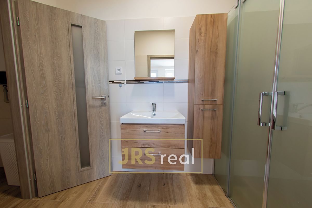 Pronájem bytu 2+kk 34 m² – fotografie 3