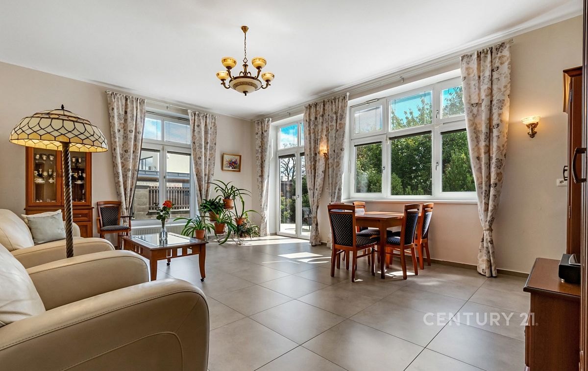 Prodej rodinného domu 195 m², pozemek 1059 m² – fotografie 5