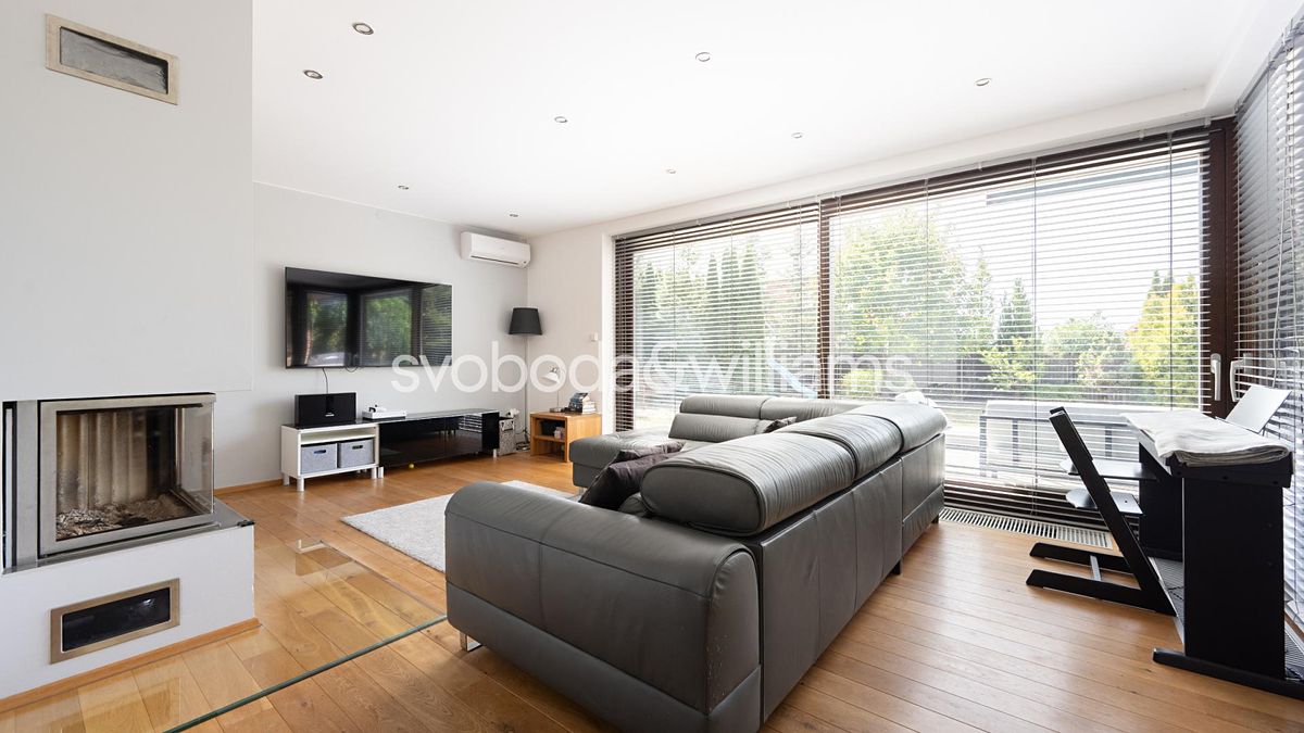 Pronájem rodinného domu 153 m², pozemek 633 m² – fotografie 2
