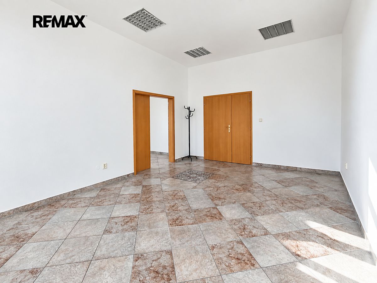 Pronájem kanceláře 96 m² – fotografie 2