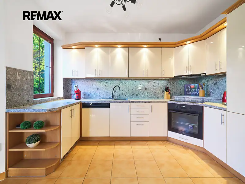 Prodej rodinného domu 210 m², pozemek 1003 m², Hradec Králové – náhled fotky 2