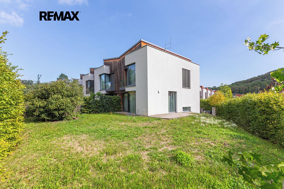 Pronájem rodinného domu 179 m², pozemek 435 m² – fotografie 4