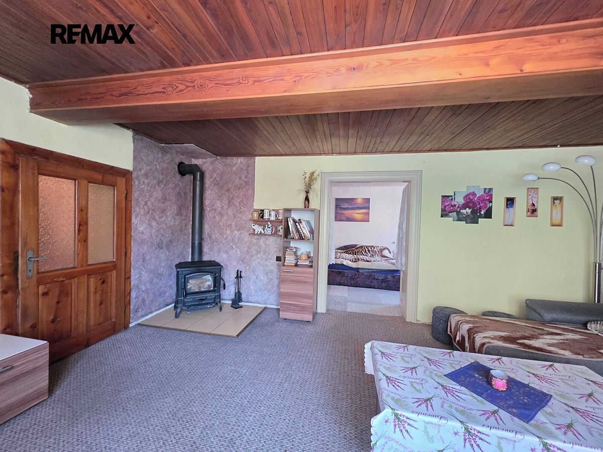 Prodej rodinného domu 220 m², pozemek 726 m² – fotografie 2