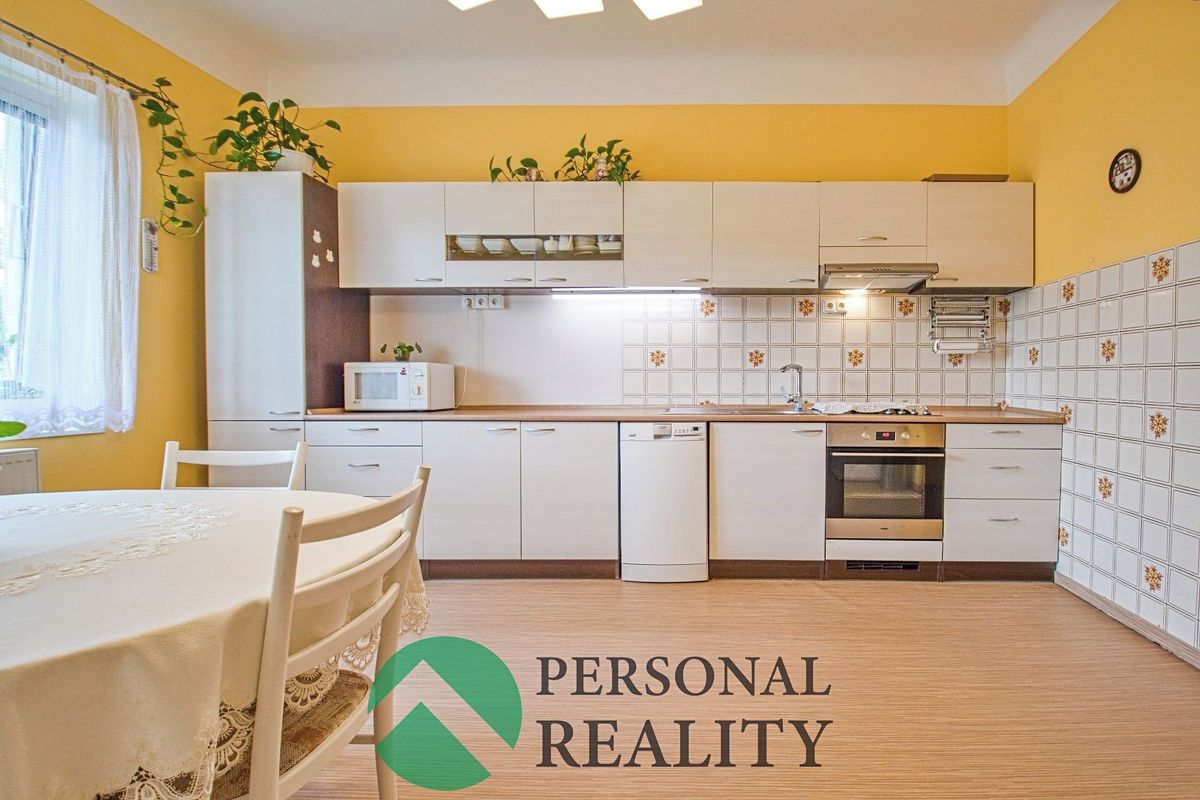 Prodej rodinného domu 240 m², pozemek 612 m² – fotografie 3