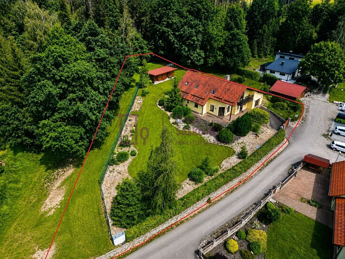 Prodej rodinného domu 210 m², pozemek 2641 m²