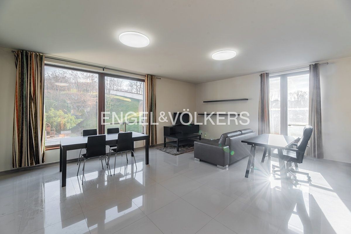 Pronájem bytu 2+kk 79 m² – fotografie 2