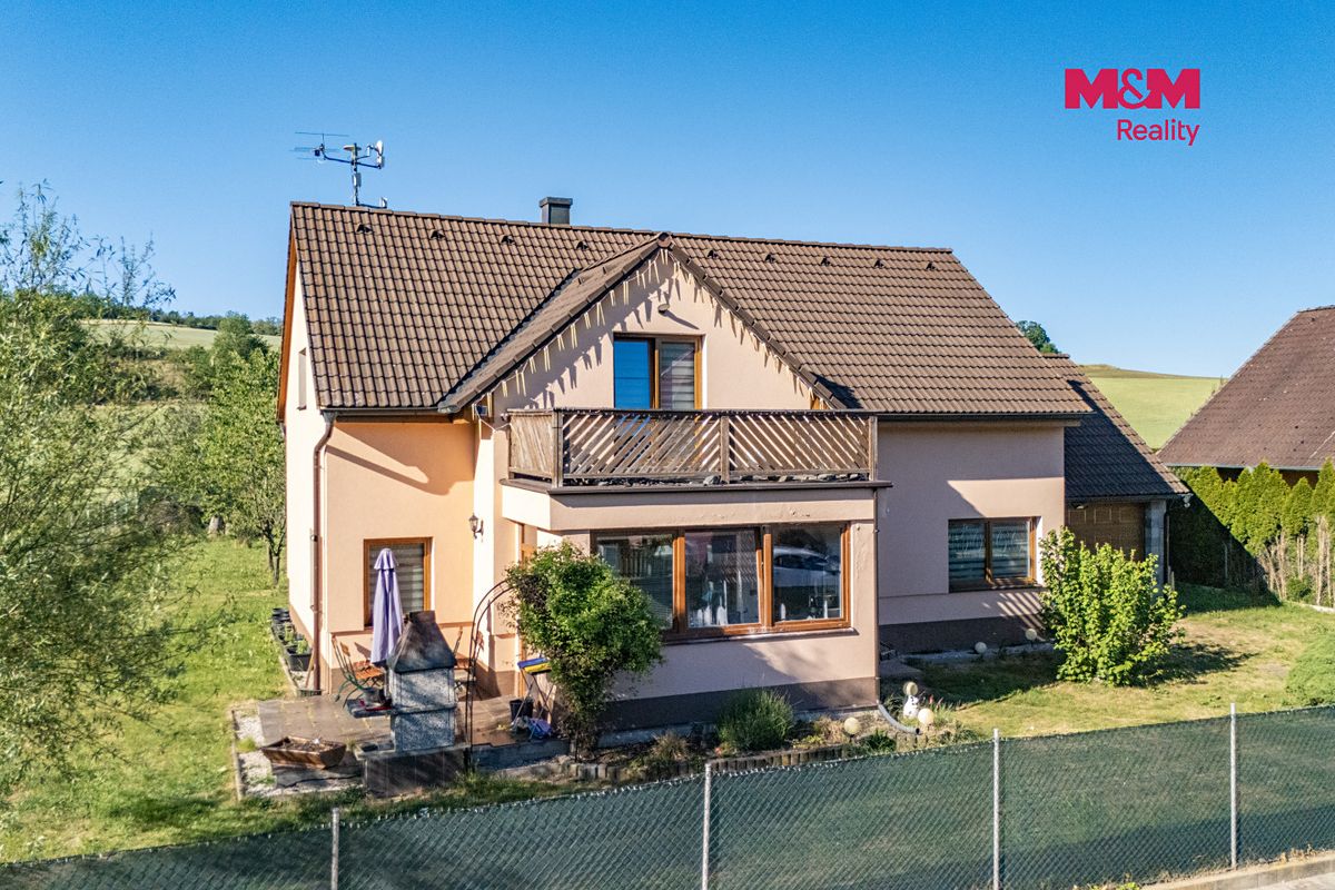 Prodej rodinného domu 157 m², pozemek 1029 m² – fotografie 2