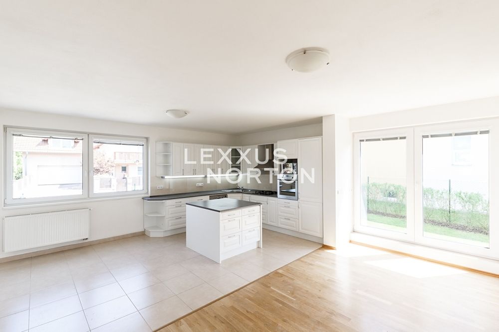 Pronájem vily 400 m², pozemek 10000 m² – fotografie 2