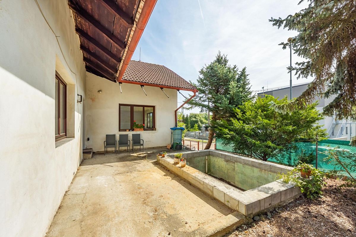 Prodej rodinného domu 340 m², pozemek 681 m² – fotografie 3