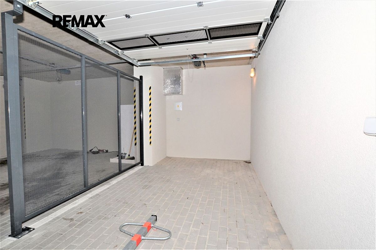 Pronájem garáže 12 m² – fotografie 3
