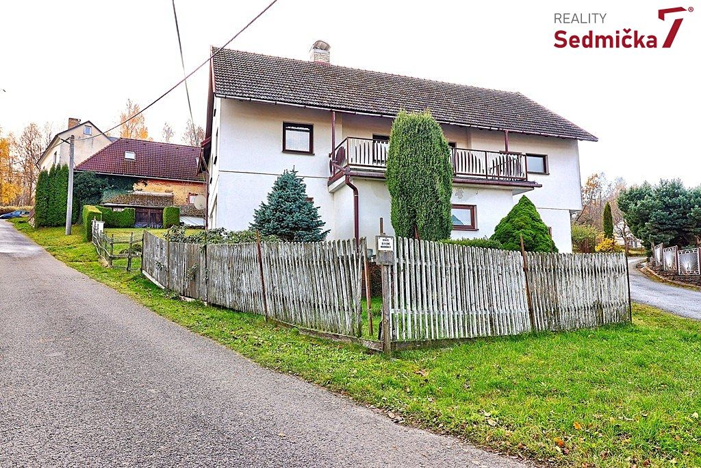 Prodej rodinného domu 318 m², pozemek 1300 m² – fotografie 2