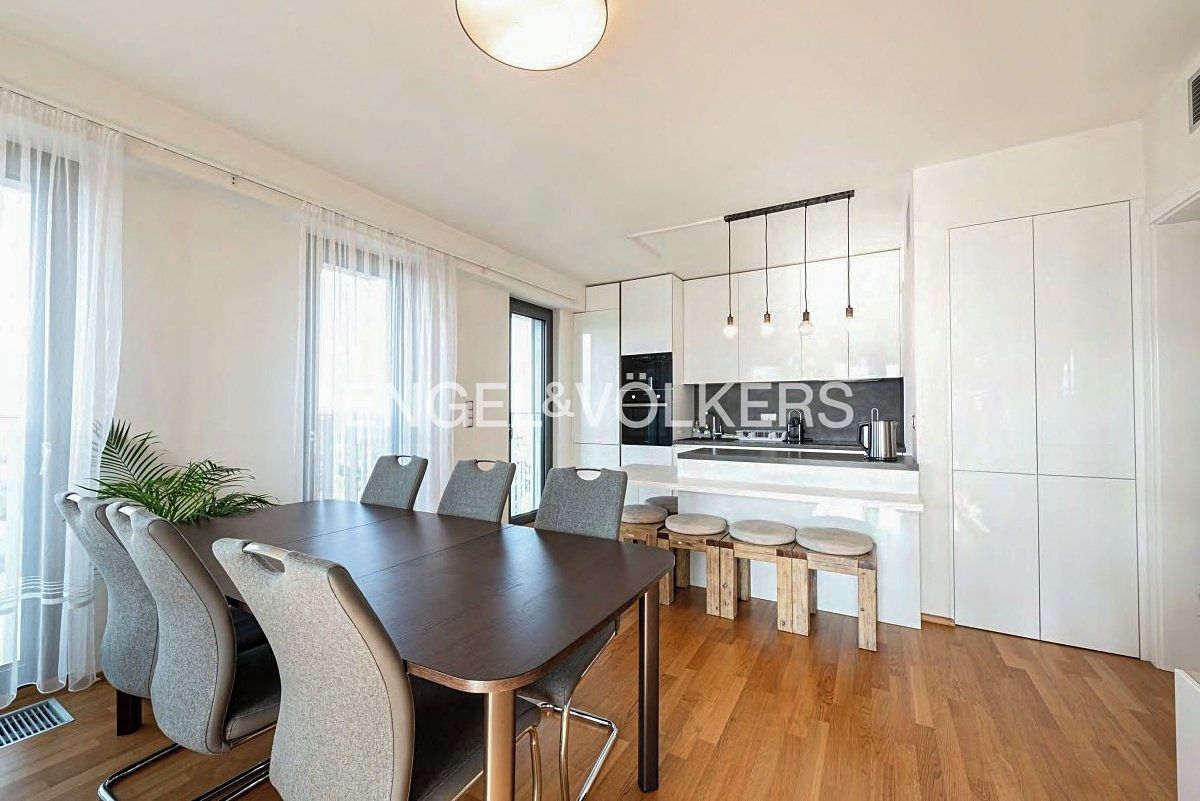 Pronájem bytu 4+kk 132 m² – fotografie 5