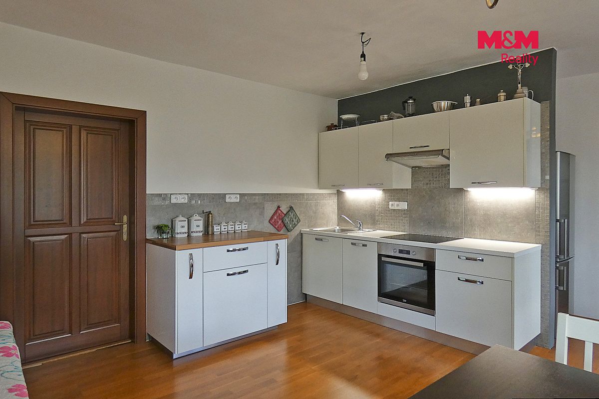 Prodej rodinného domu 254 m², pozemek 3284 m² – fotografie 4