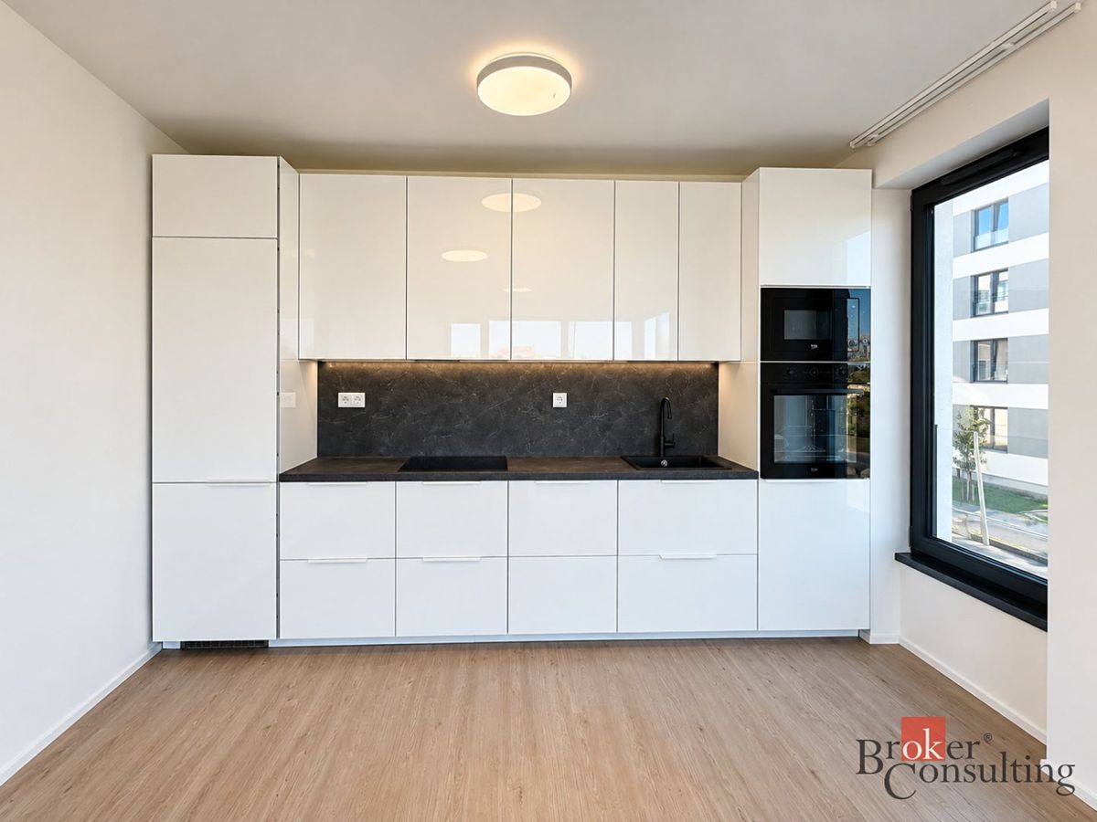 Pronájem bytu 2+kk 57 m² – fotografie 4