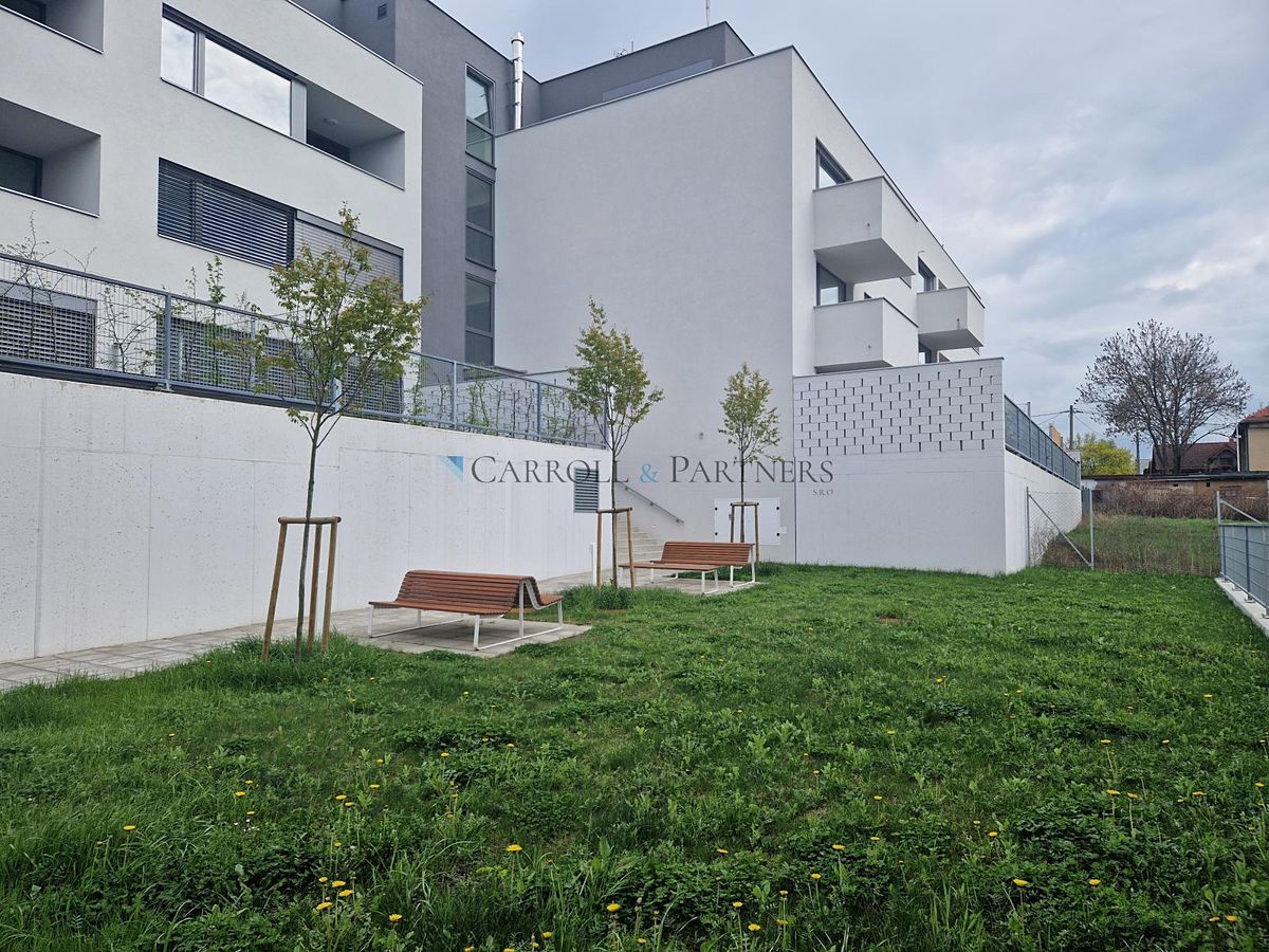 Pronájem bytu 1+kk 40 m² – fotografie 3