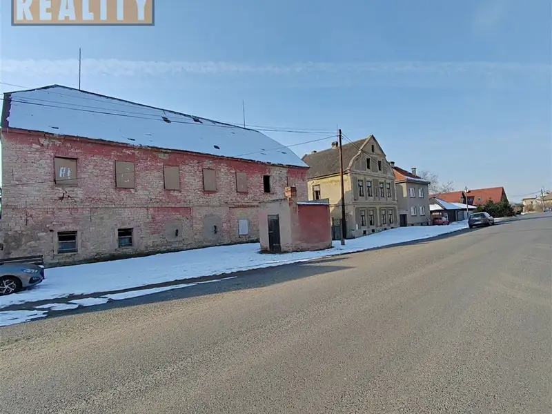 Prodej rodinného domu 276 m², pozemek 2292 m², Postoloprty – náhled fotky 3