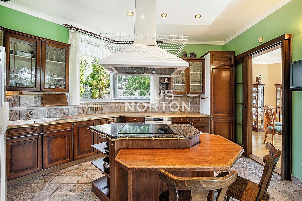 Prodej rodinného domu 609 m², pozemek 2267 m² – fotografie 3