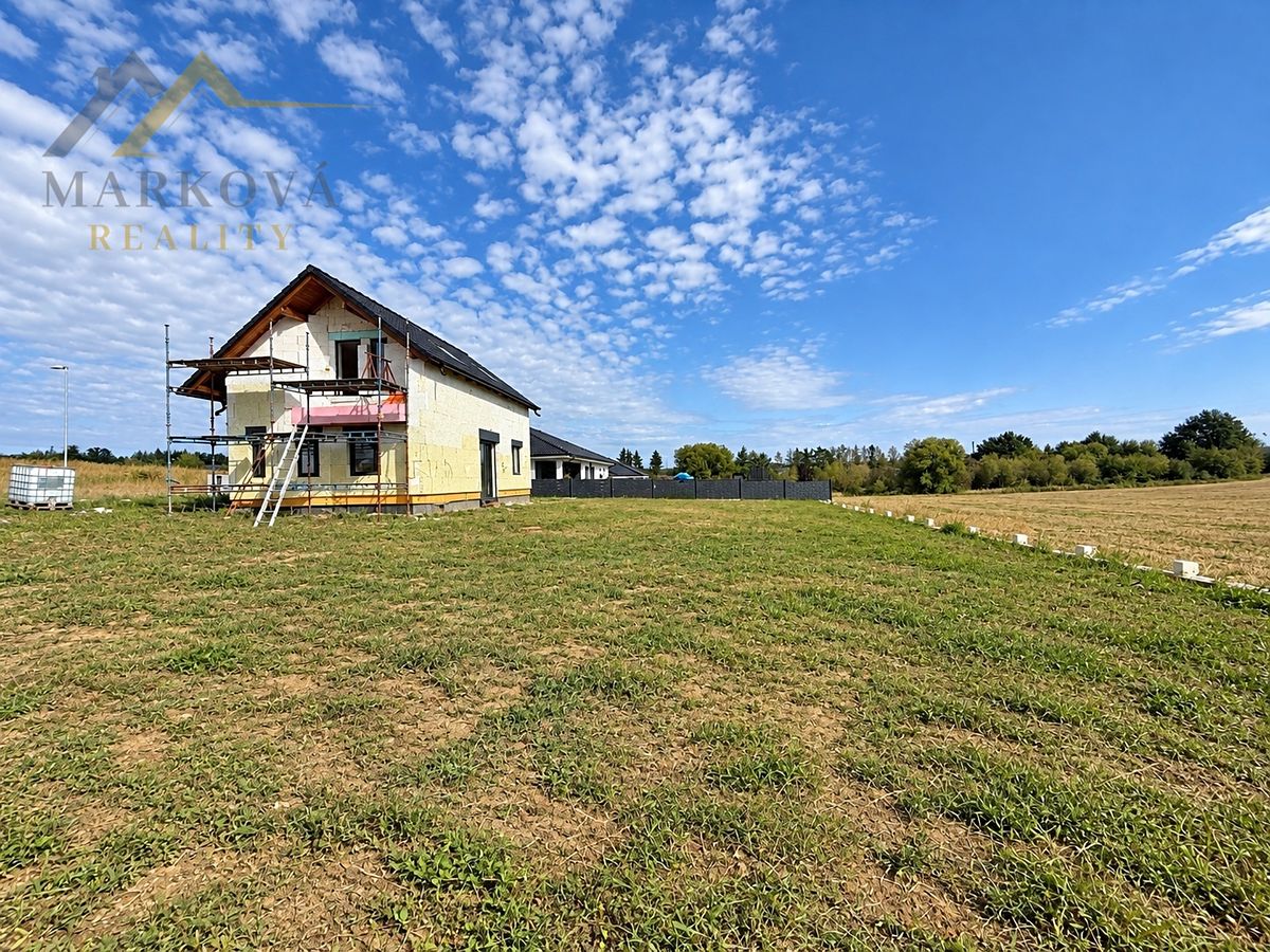 Prodej rodinného domu 96 m², pozemek 765 m² – fotografie 2