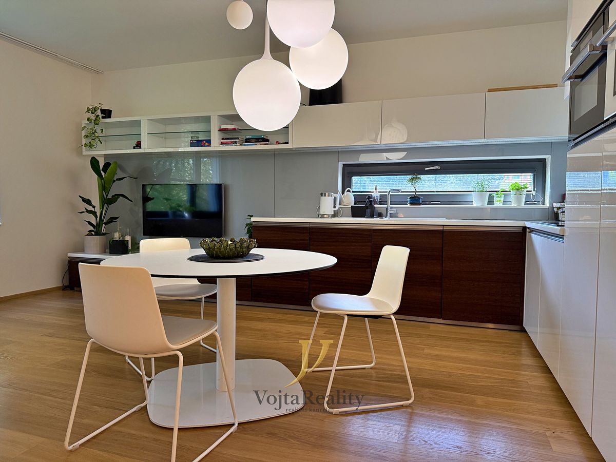 Pronájem bytu 2+kk 55 m² – fotografie 2