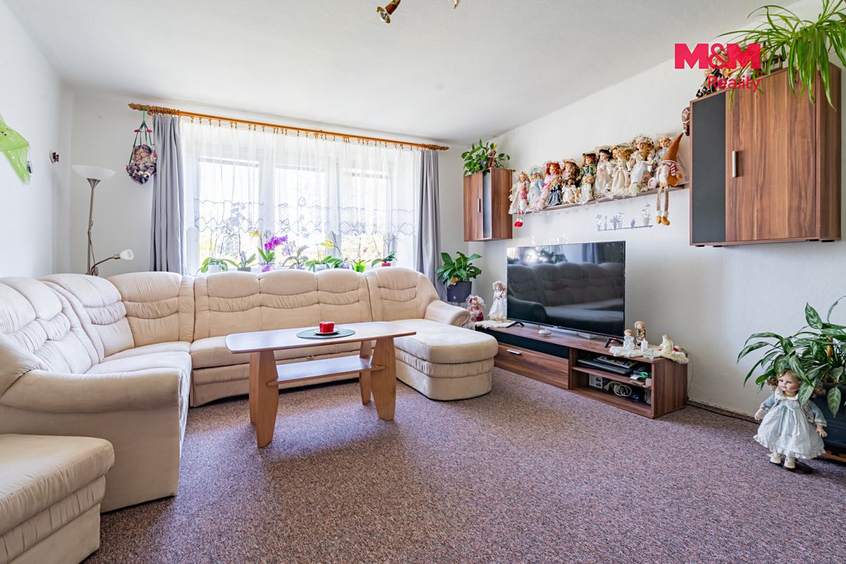 Prodej rodinného domu 190 m², pozemek 914 m² – fotografie 2