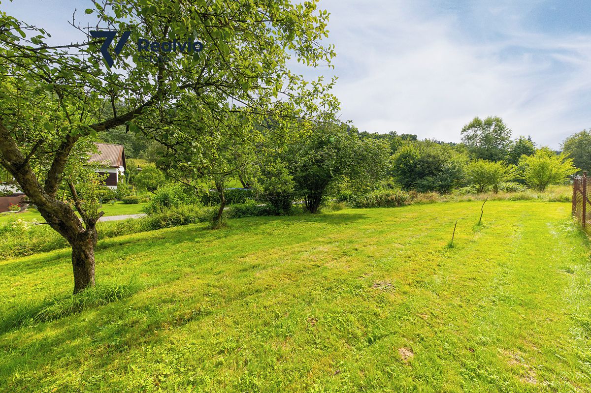 Prodej stavebního pozemku 1100 m² – fotografie 3
