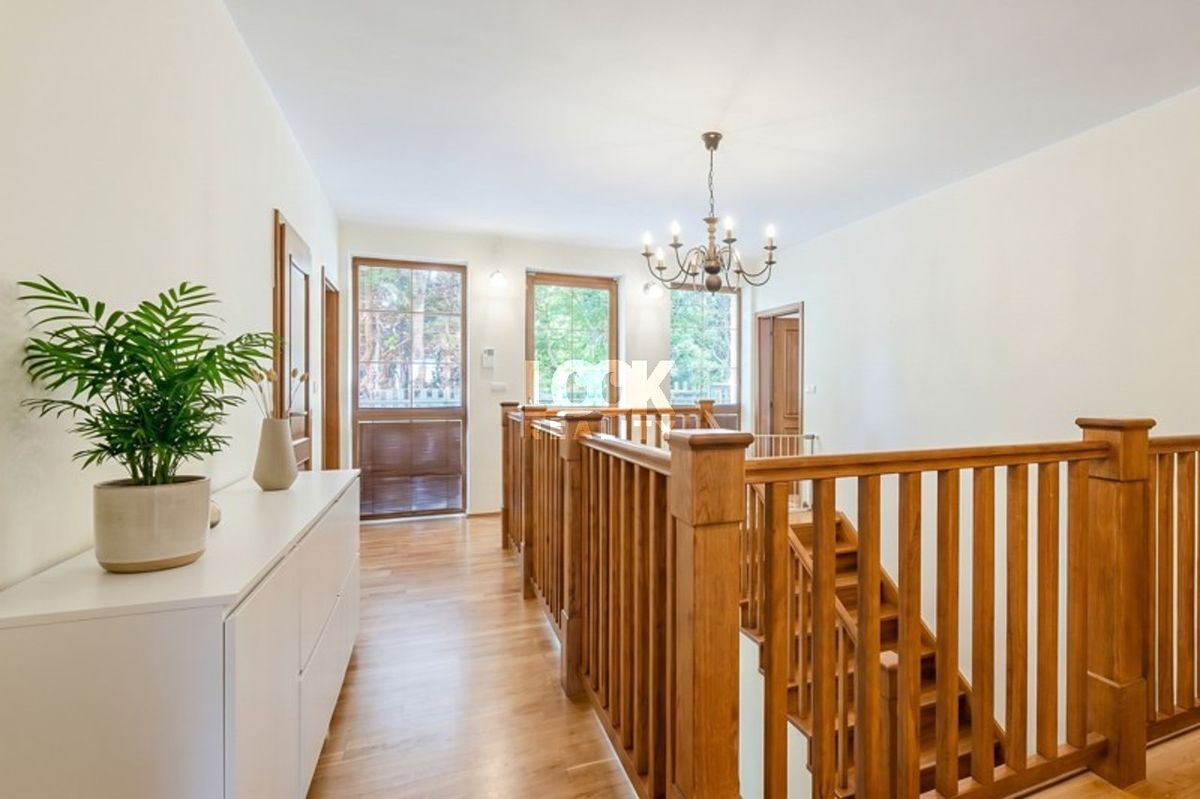 Prodej vily 438 m², pozemek 1025 m² – fotografie 5