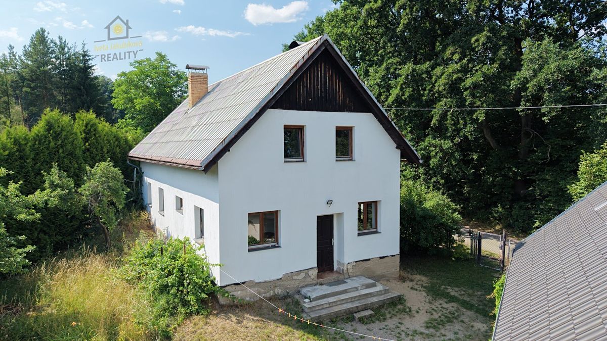 Prodej rodinného domu 148 m², pozemek 2324 m²