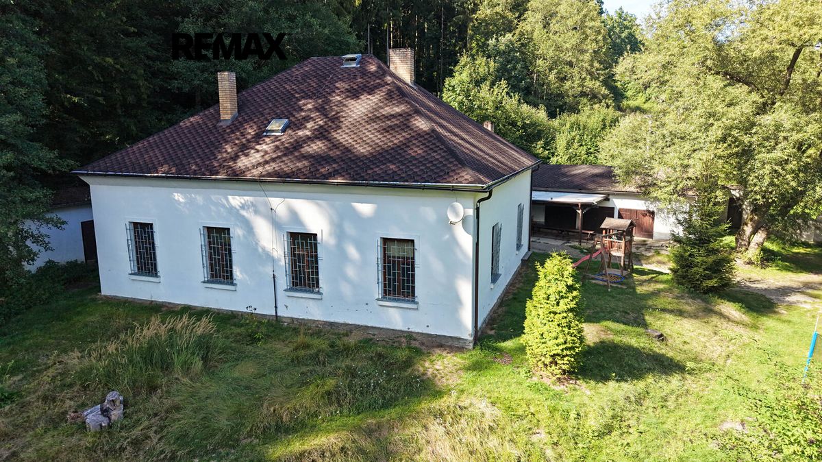 Prodej rodinného domu 210 m², pozemek 2374 m² – fotografie 5