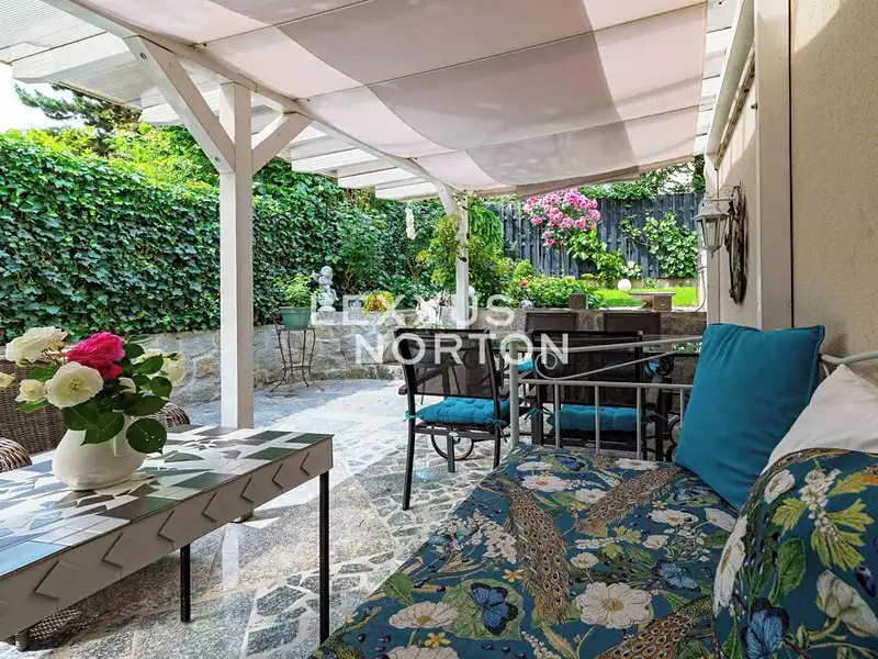 Prodej vily 289 m², pozemek 365 m², Praha – náhled fotky 2