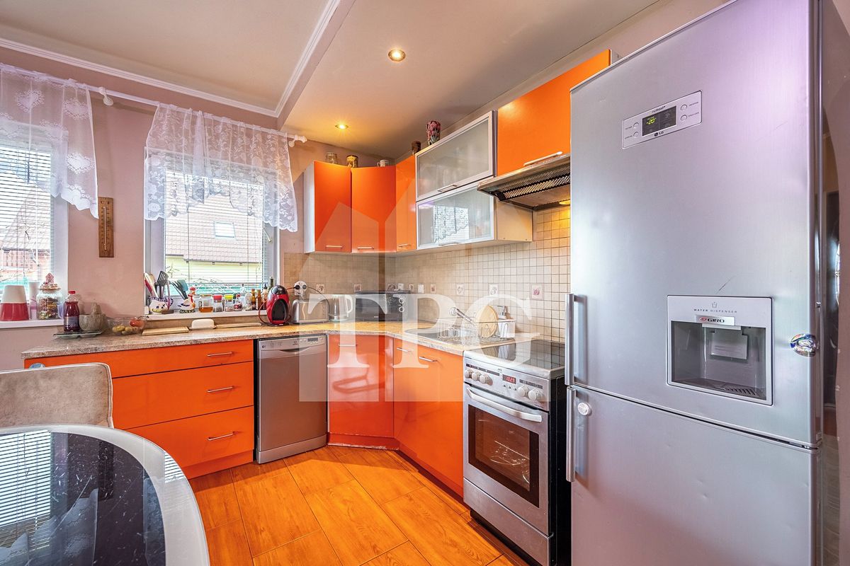 Prodej rodinného domu 140 m², pozemek 827 m² – fotografie 2