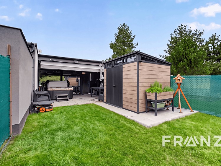 Prodej bytu 2+kk, 70 m² (2 z 25)