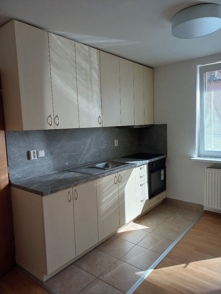 Pronájem bytu 2+kk 41 m² – fotografie 3