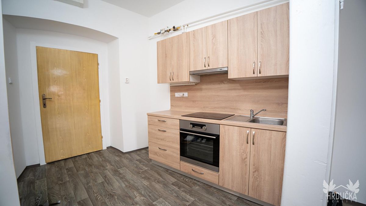 Pronájem bytu 1+kk 30 m² – fotografie 2