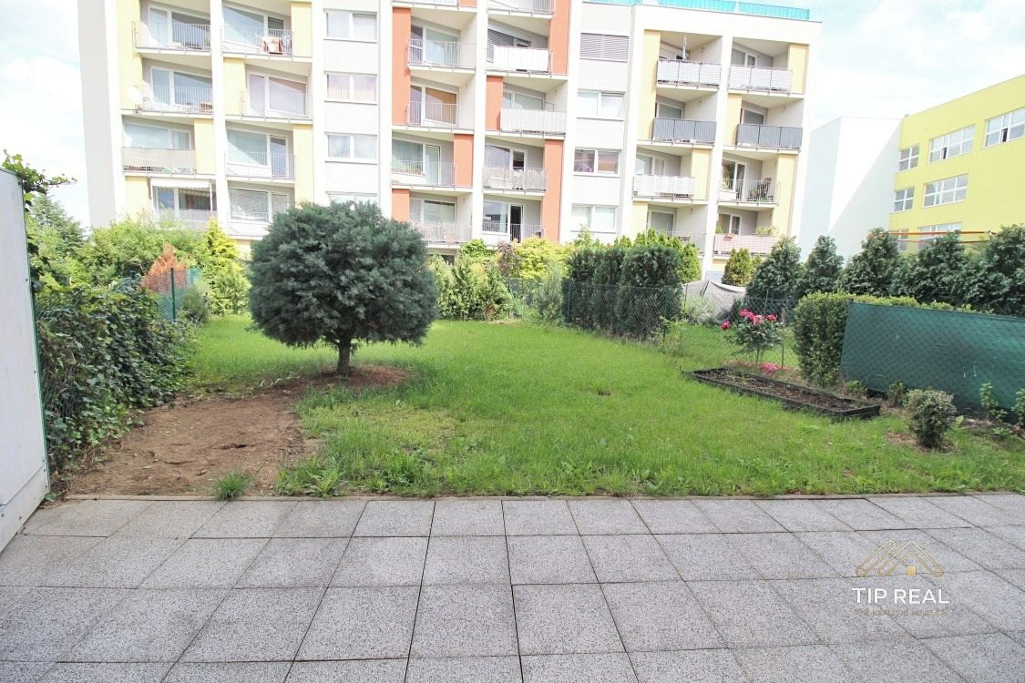 Pronájem bytu 2+kk 48 m² – fotografie 2