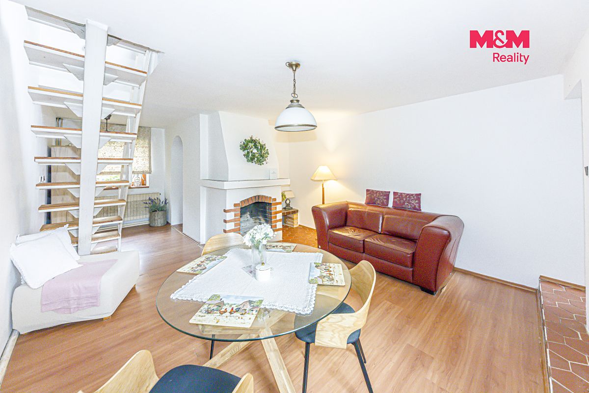 Prodej rodinného domu 236 m², pozemek 1642 m² – fotografie 5