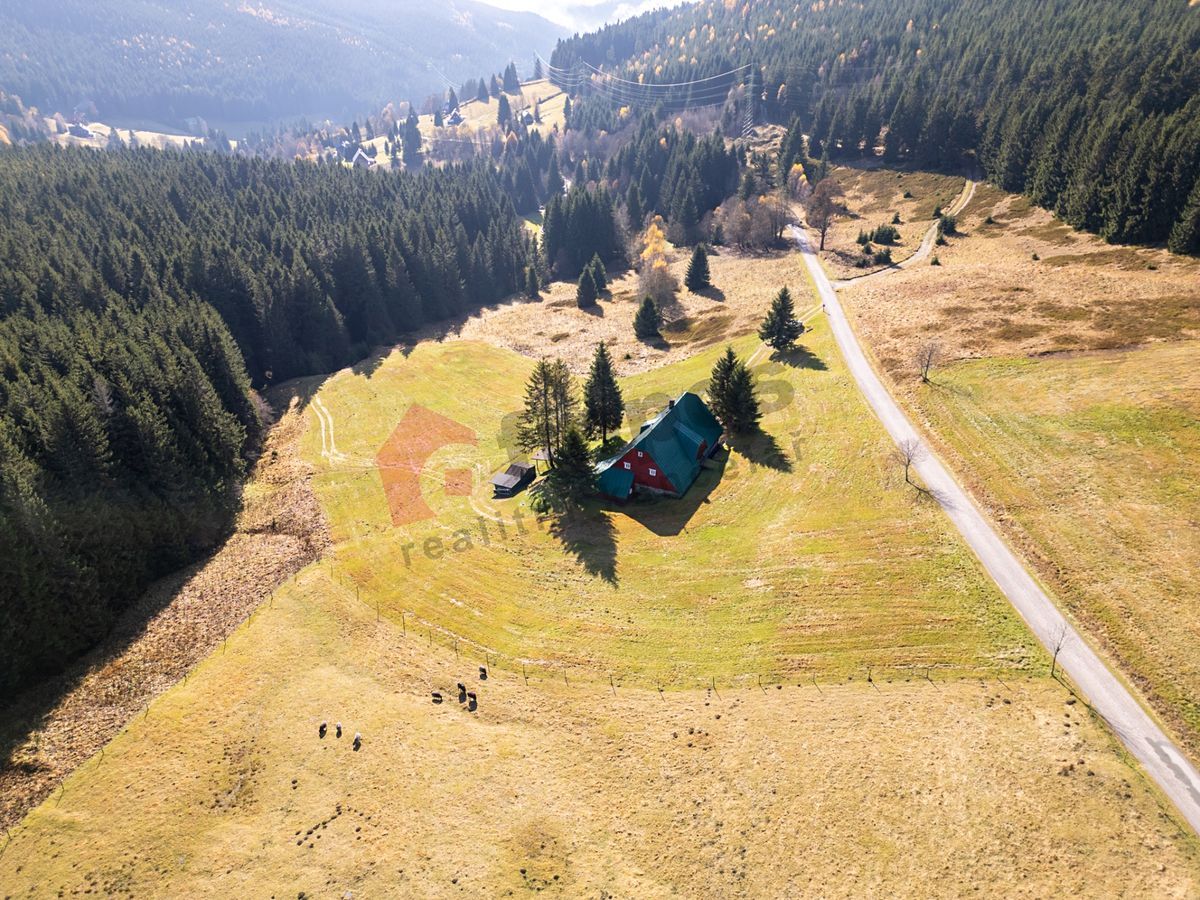 Prodej rodinného domu 233 m², pozemek 2363 m²