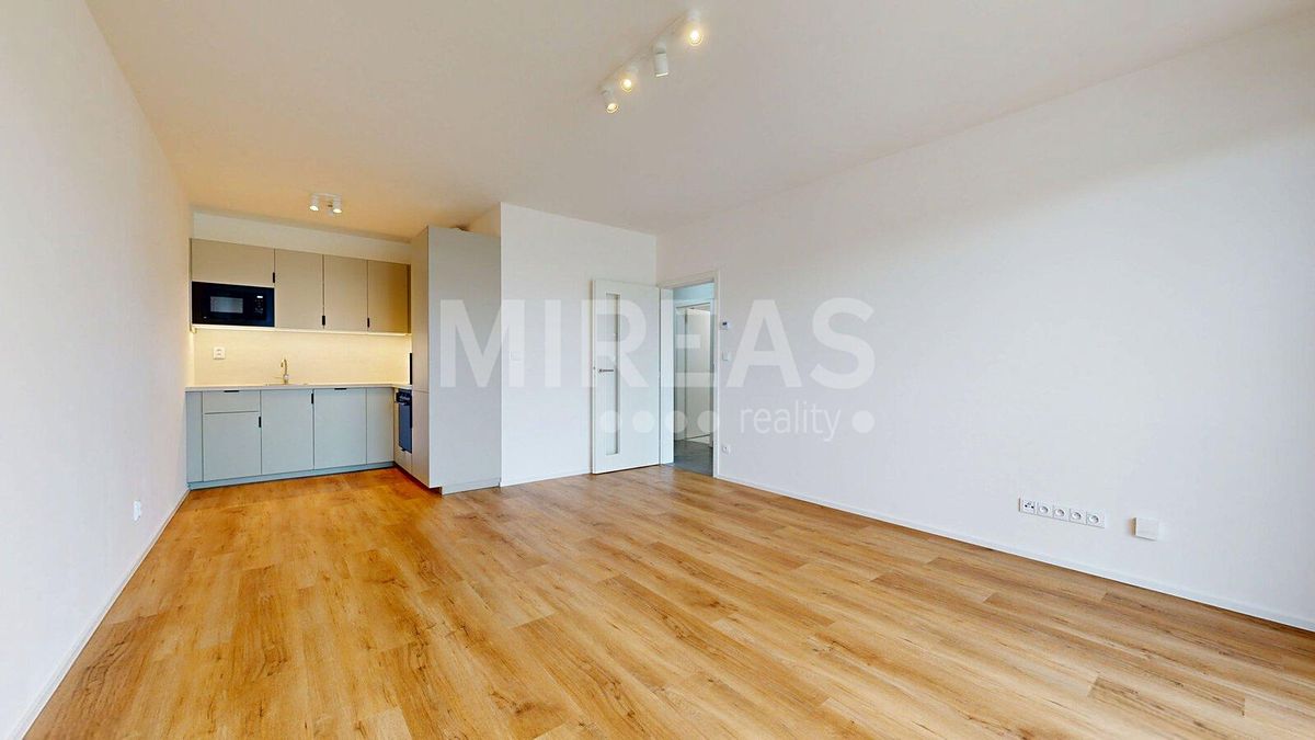 Pronájem bytu 2+kk 55 m² – fotografie 3