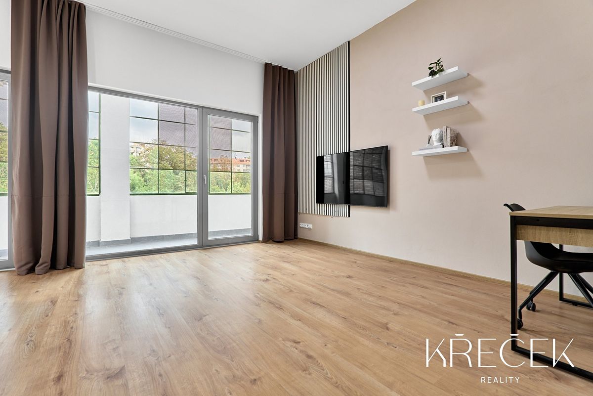 Pronájem bytu 2+kk 55 m² – fotografie 3