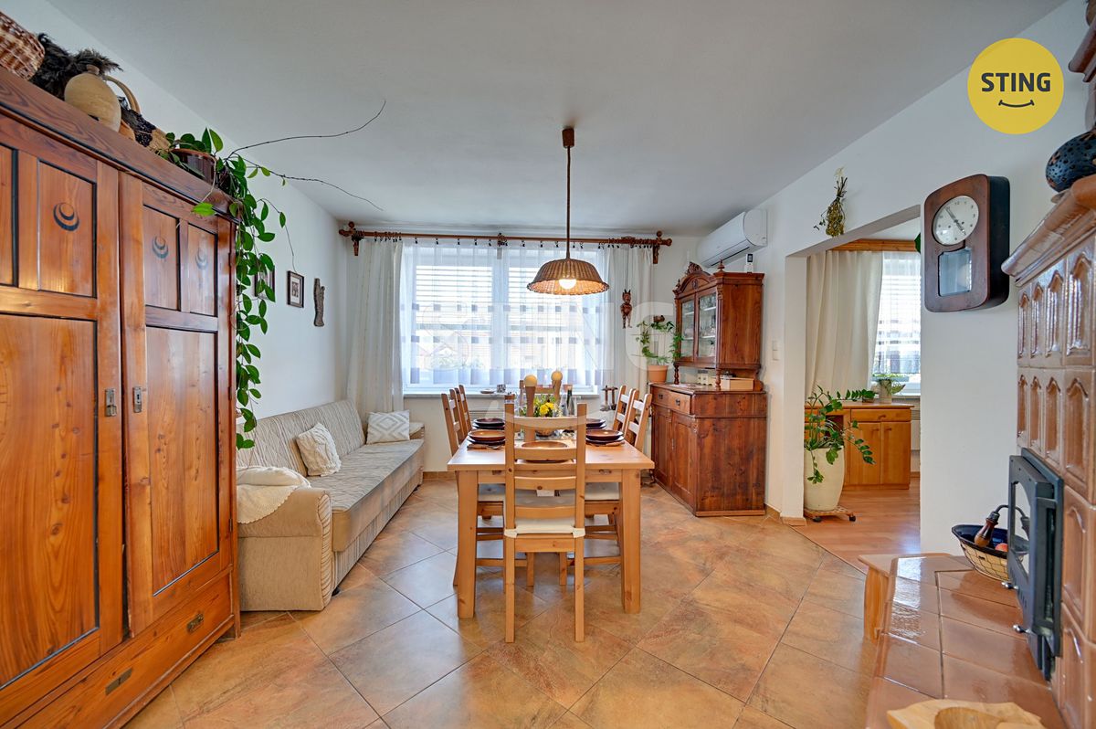 Prodej rodinného domu 250 m², pozemek 933 m² – fotografie 5