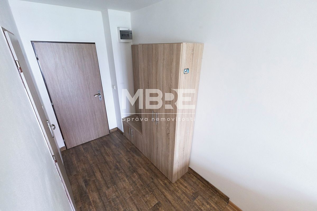 Pronájem bytu 1+kk 17 m² – fotografie 3
