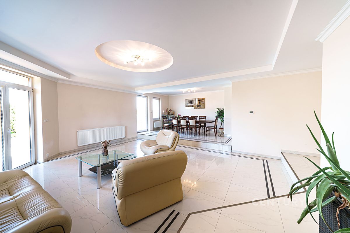 Prodej rodinného domu 545 m², pozemek 2148 m² – fotografie 2