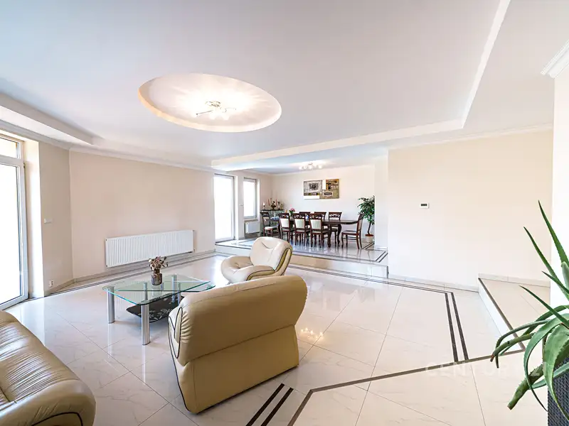 Prodej rodinného domu 545 m², pozemek 2148 m², Chlumčany – náhled fotky 2
