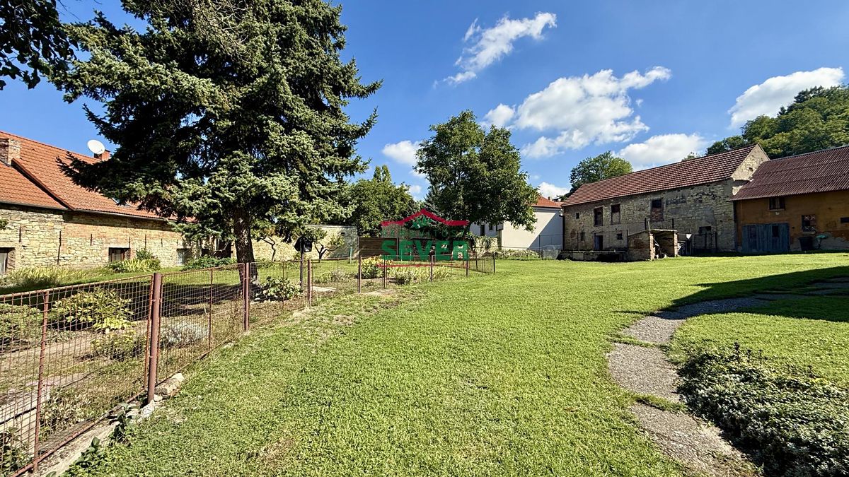 Prodej rodinného domu 241 m², pozemek 1596 m² – fotografie 2