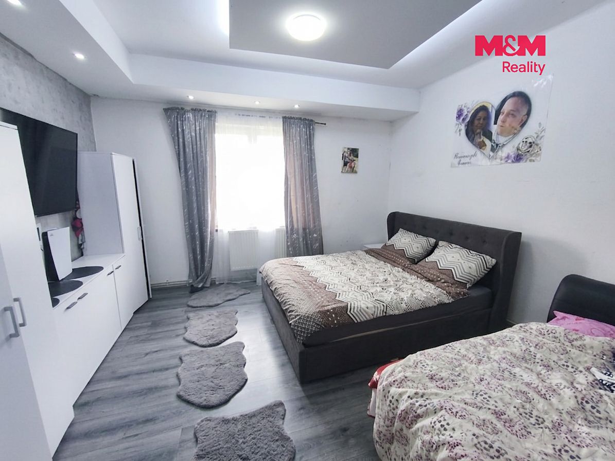 Prodej rodinného domu 216 m², pozemek 838 m² – fotografie 4