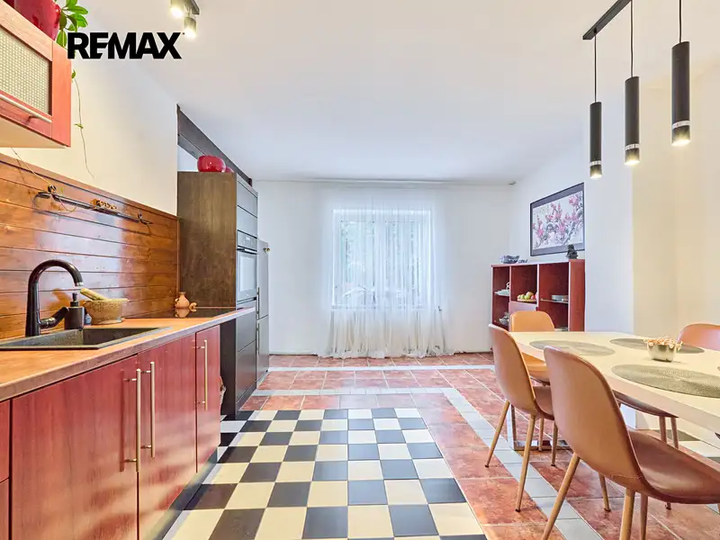 Prodej rodinného domu 168 m², pozemek 760 m², Hostivice – náhled fotky 2