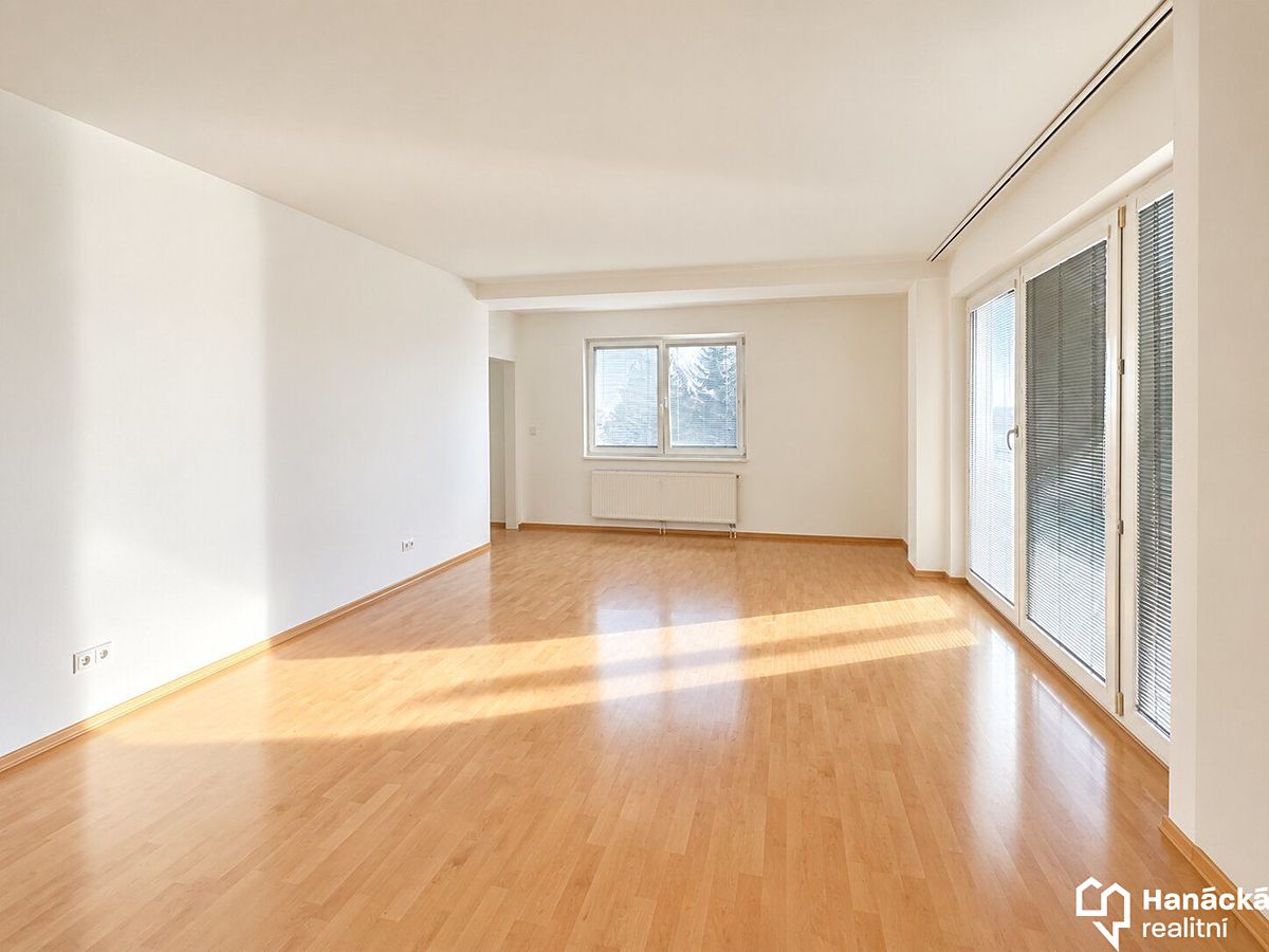 Pronájem bytu 2+kk 57 m² – fotografie 4
