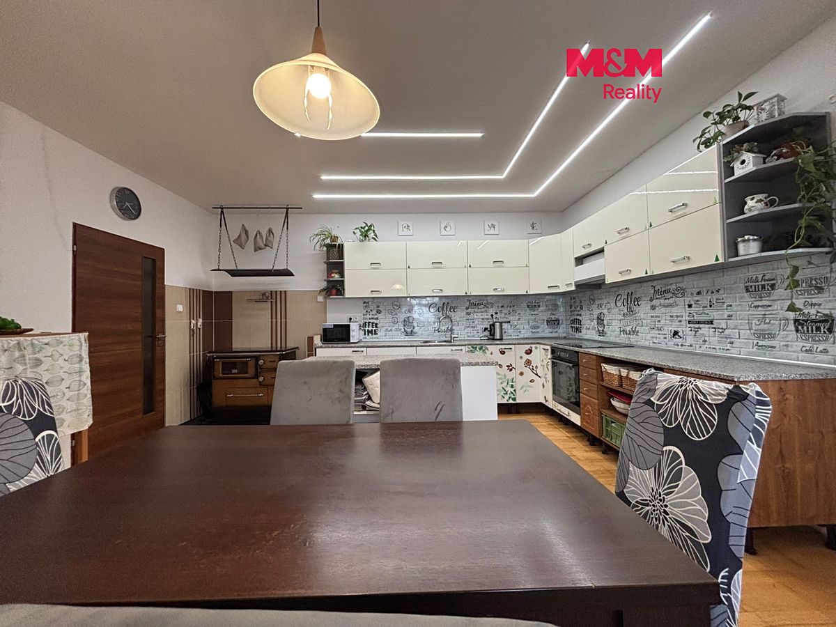 Prodej chalupy 210 m², pozemek 598 m²