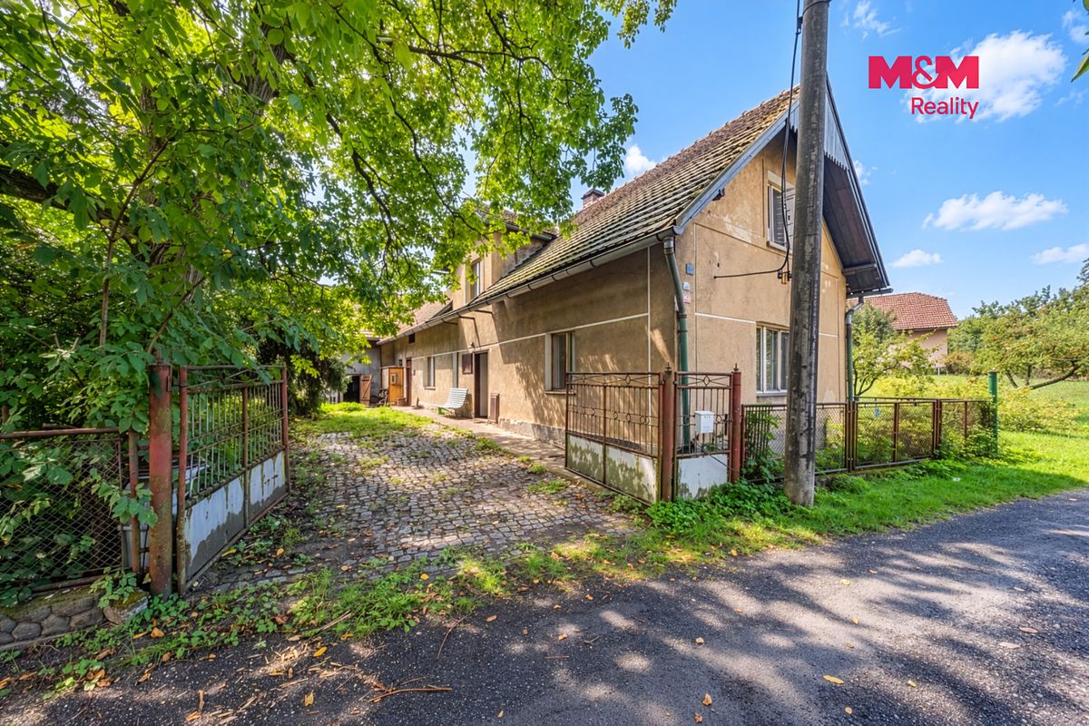 Prodej rodinného domu 196 m², pozemek 1246 m² – fotografie 2