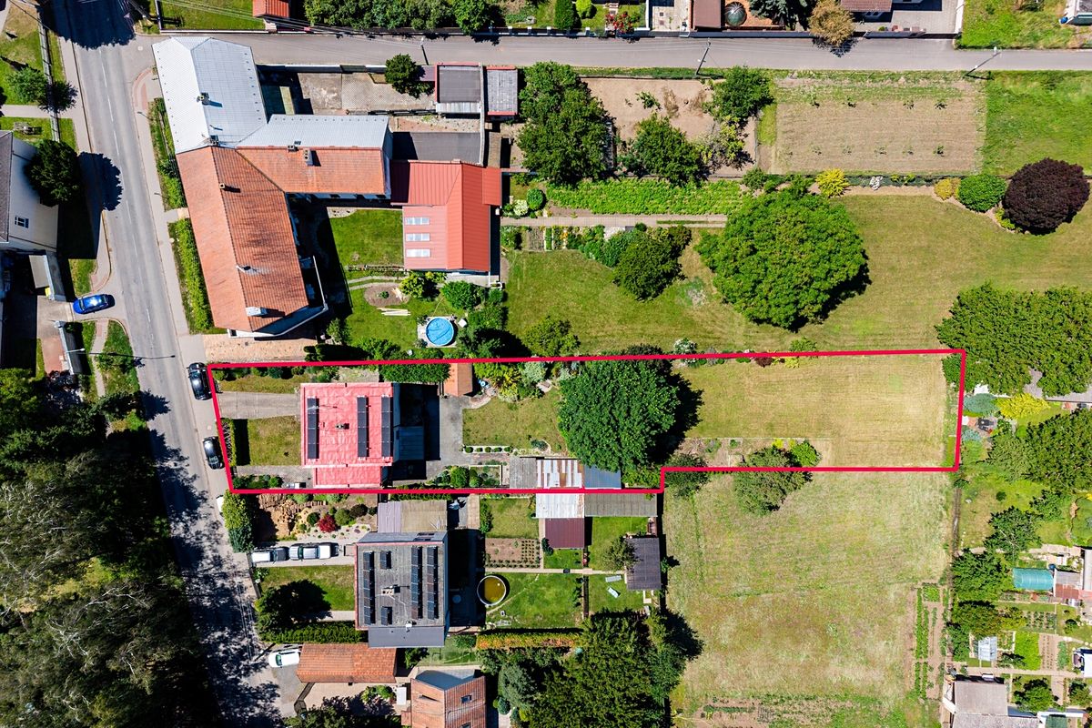 Prodej rodinného domu 224 m², pozemek 1419 m² – fotografie 2